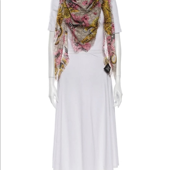Gucci scarf - Picture 1 of 3